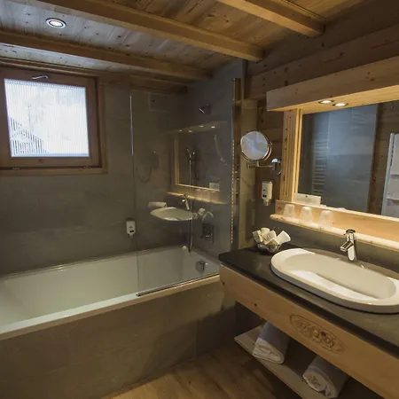Hotel Maisons De Montagne Le Samovar 4*